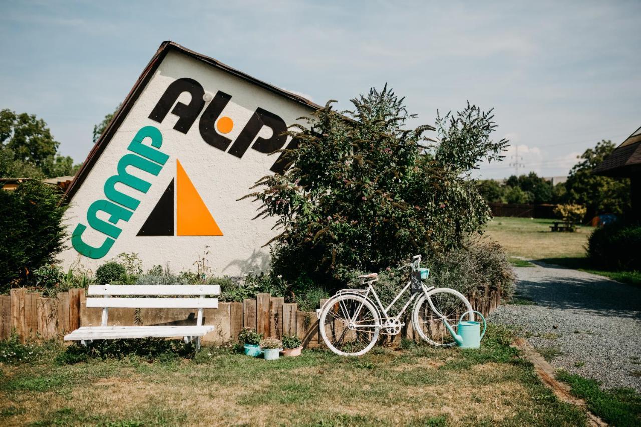 Camp Alpa Hotell Ostrovačice Exteriör bild