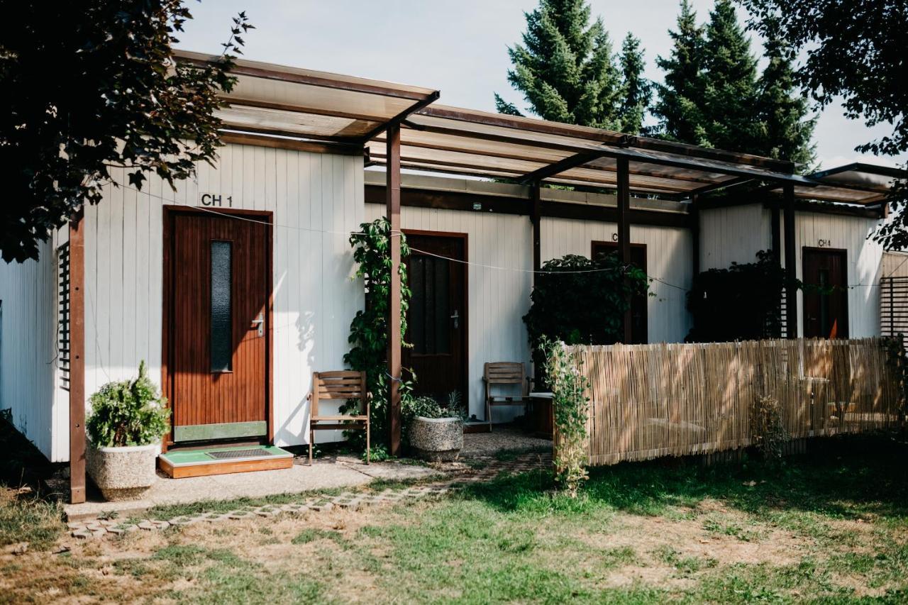Camp Alpa Hotell Ostrovačice Exteriör bild